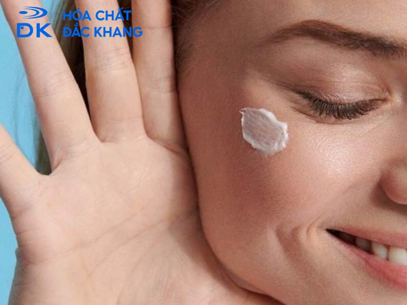 Sử dụng sản phẩm chứa Axit Malic đúng cách để mang lại hiệu quả tốt cho làn da, phòng tránh những tác dụng phụ không mong muốn 