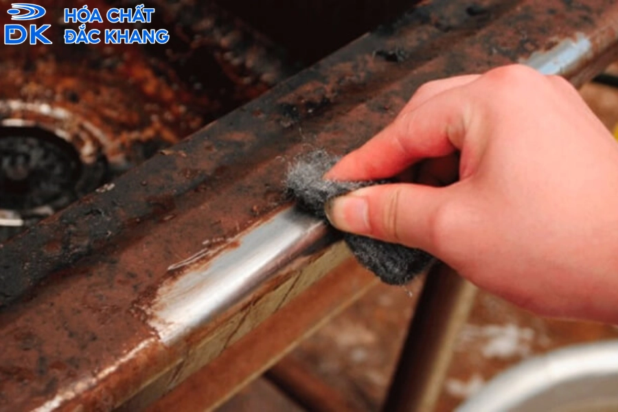Hướng Dẫn Dùng Axit Clohydric (HCl) Ứng Dụng Làm Chất Tẩy Rửa Như Thế Nào