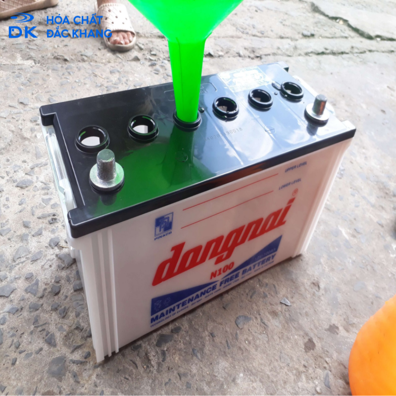 Dấu hiệu nhận biết cần châm axit cho bình ắc quy