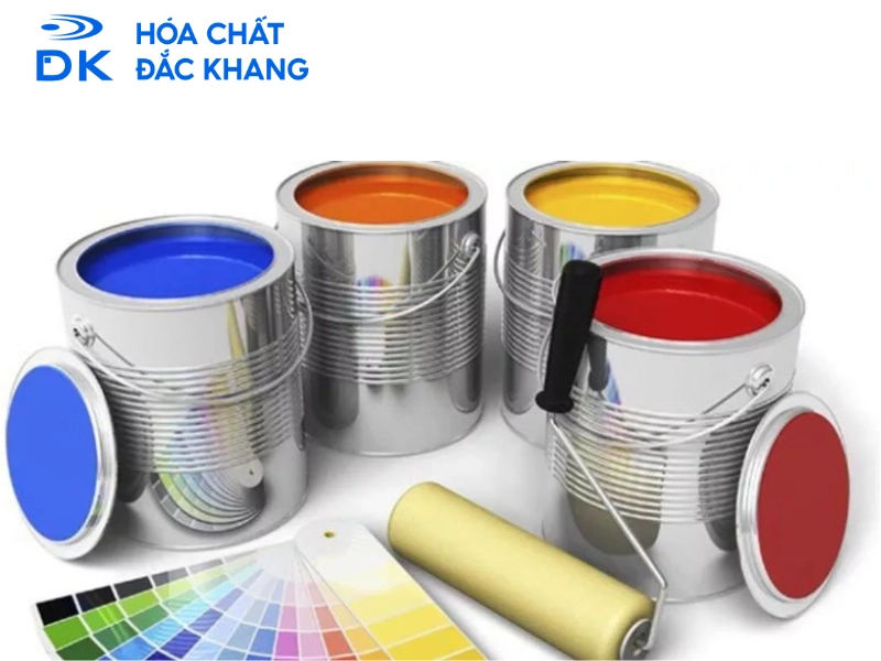 Butyl Acetate có nhiều ứng dụng, nổi bật trong đó chính là dùng để sản xuất sơn và pha sơn 