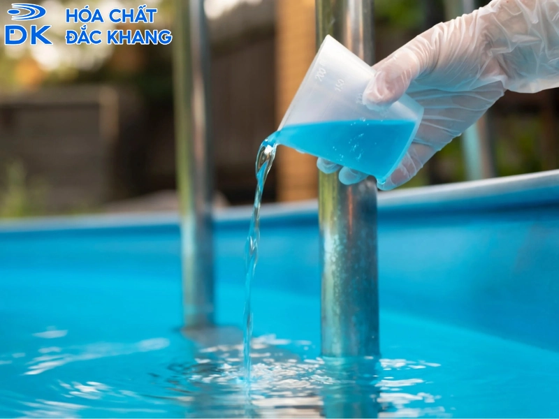 Xử lý nước hồ bơi bằng axit HCL