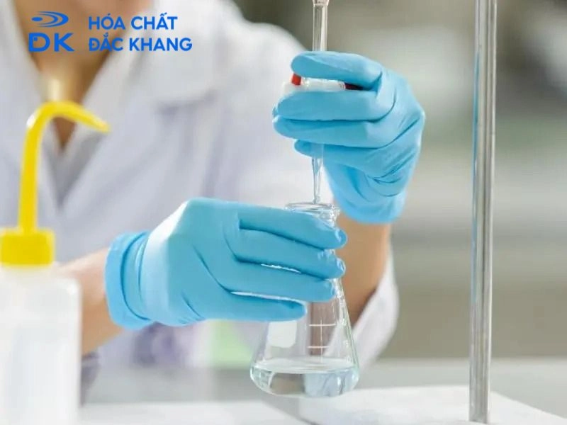 NaOH Đậm Đặc: Tính Chất, Ứng Dụng Quan Trọng & Lưu Ý An Toàn