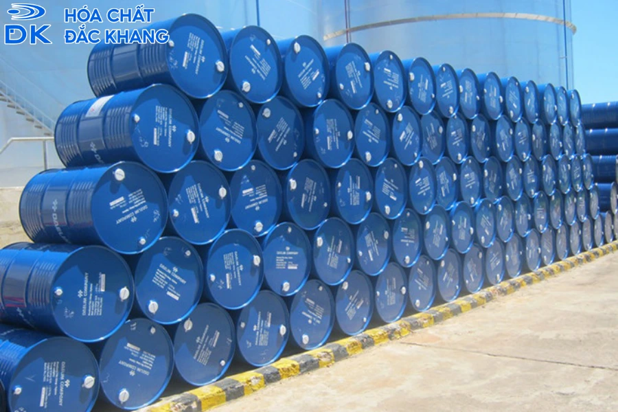 Cồn công nghiệp có độc không? Cách phân biệt và sử dụng an toàn cho doanh nghiệp