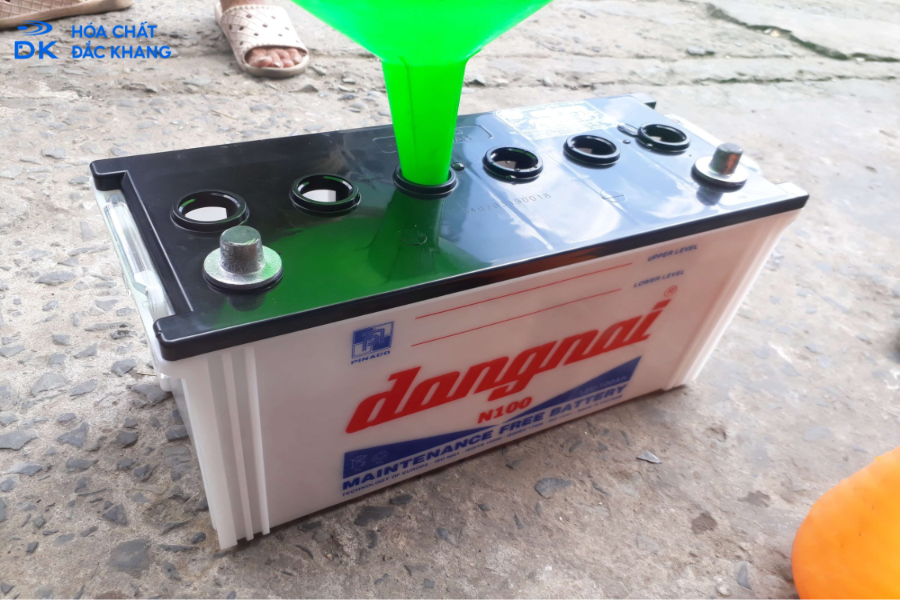 Axit Châm Bình Ắc Quy Là Axit Gì? Cách Châm Chuẩn, An Toàn