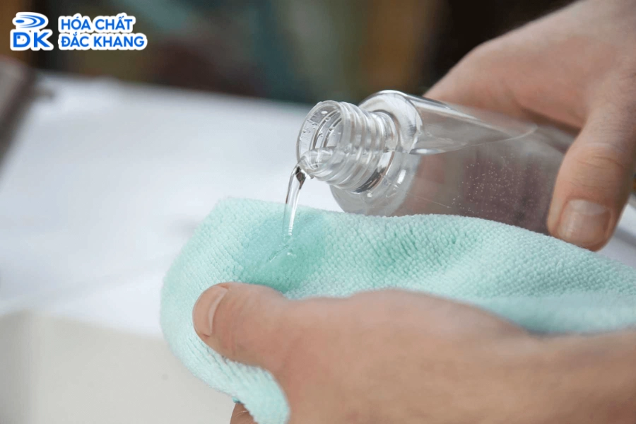 Nếu sử dụng không đúng cách, nước javen tẩy màu có thể gây hại