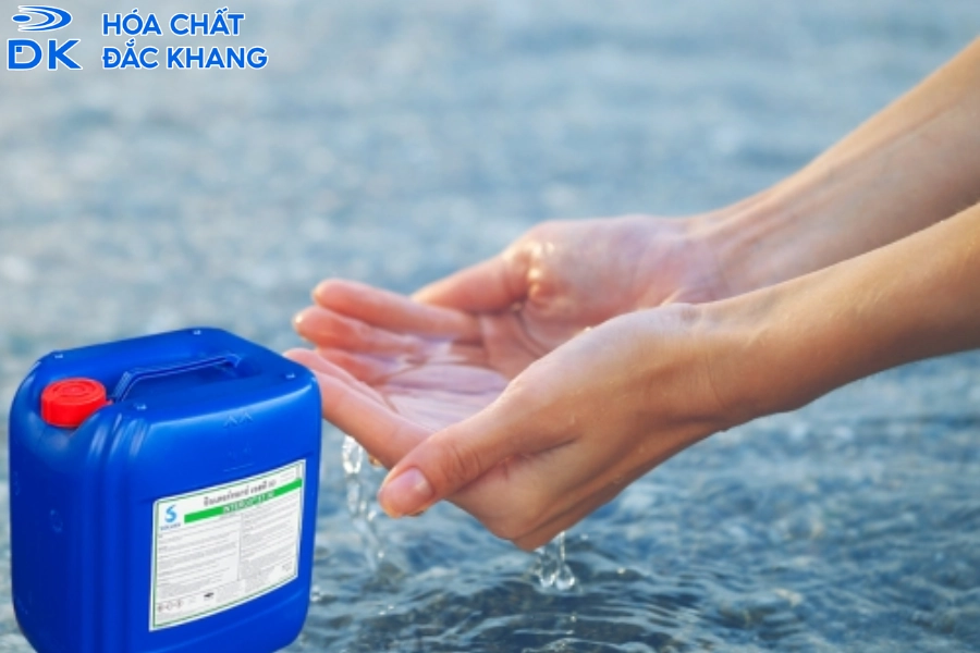 Hướng dẫn chọn mua oxy già công nghiệp: Thông số kỹ thuật & Tiêu chuẩn an toàn 