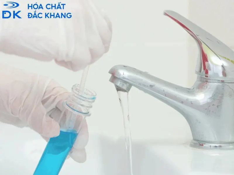 cách khử clo trong nước máy