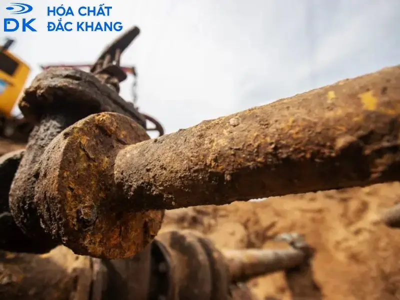 Clo có tính ăn mòn kim loại 