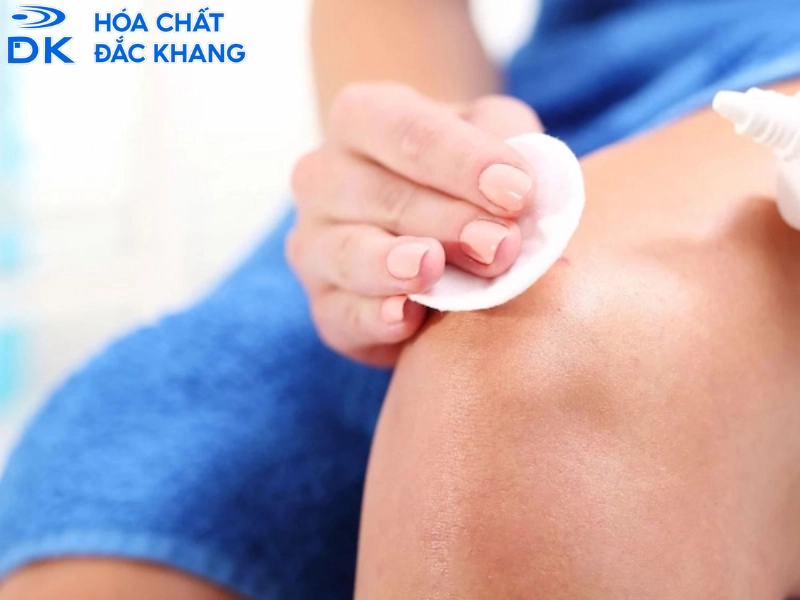 có nên dùng oxy già rửa vết thương